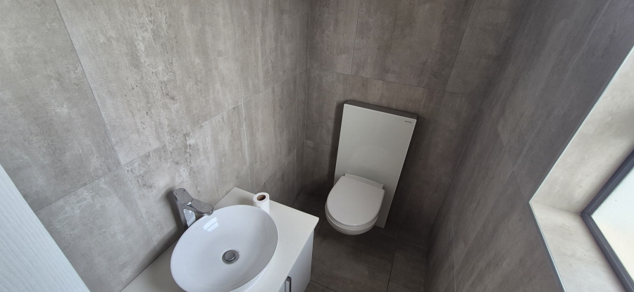 5 Bedroom Property for Sale in Myburgh Park Western Cape